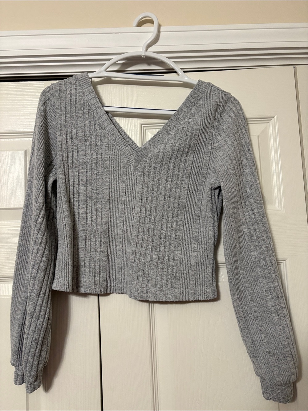 SHEIN Gray Ribbed V-Neck Cropped Sweater